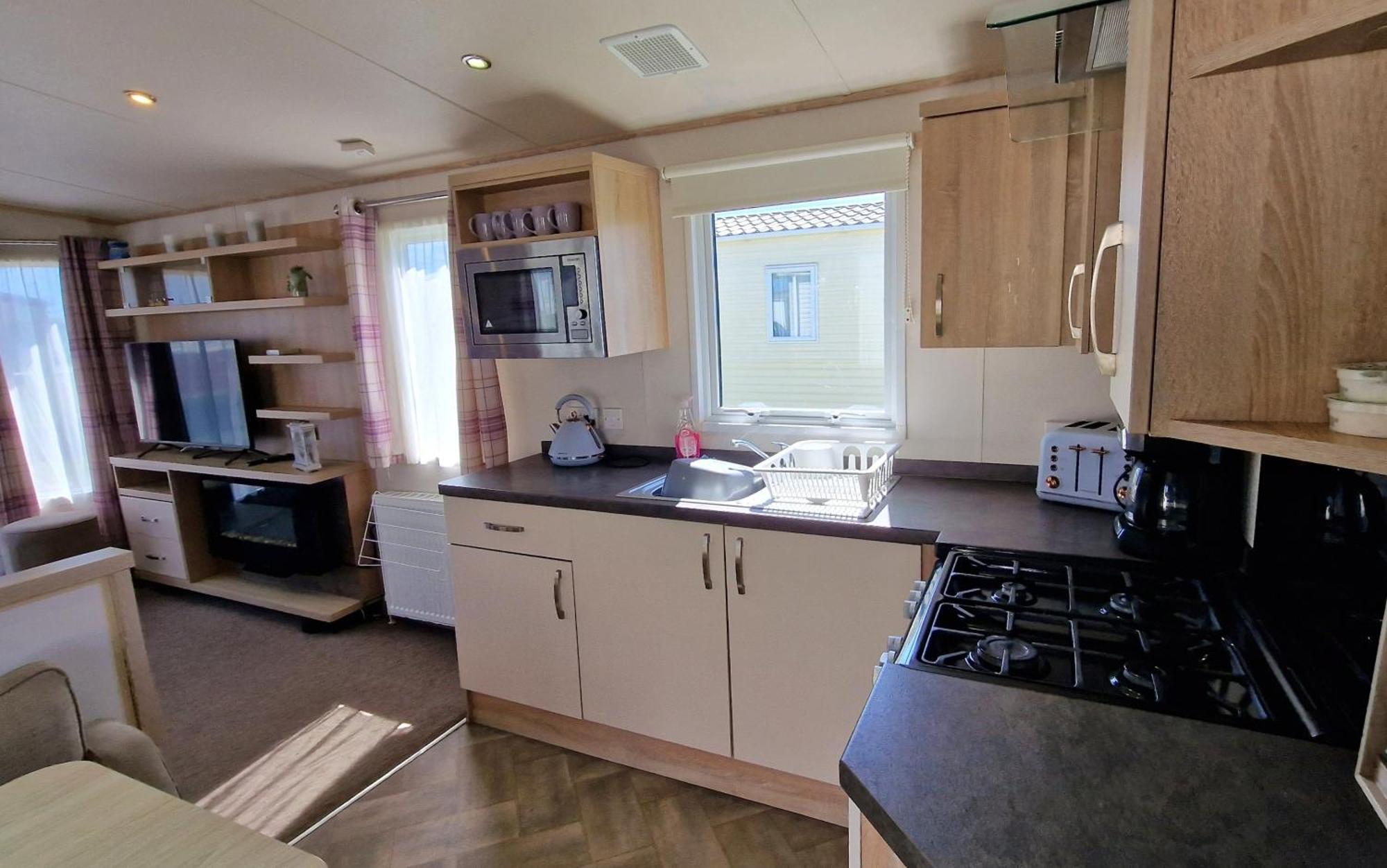 Sweet Cara-van, Seal Bey Apartment
